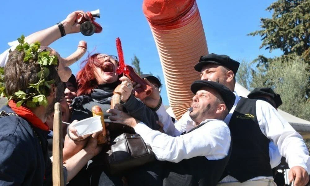 «Μπουρανί»: Αναβιώνει σήμερα το «έθιμο του φαλλού» στον Τύρναβο